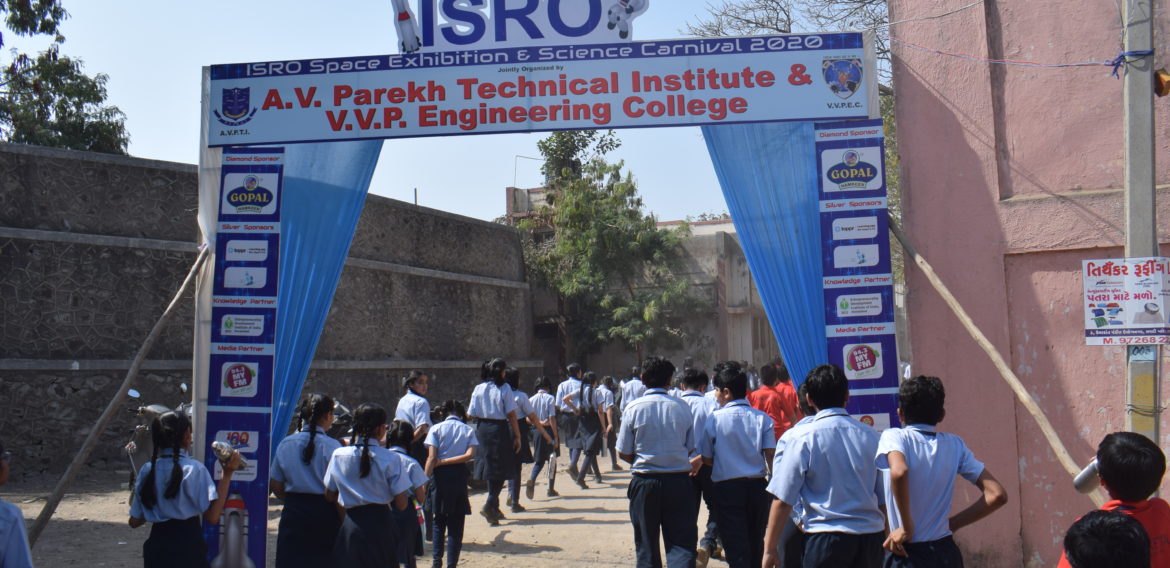 Gujarati Medium Students Visit ISRO Space Exhibition