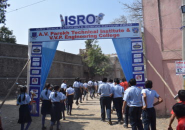 Gujarati Medium Students Visit ISRO Space Exhibition