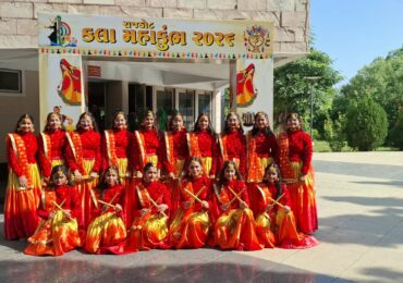 Nachiketa Girls Shine with 2nd Position in Arvachin Raas in Kala Mahakumbh